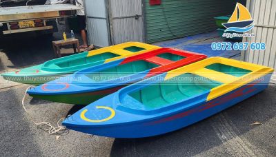 Thuyền composite nhỏ