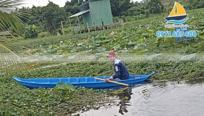 Thuyền nhựa chèo tay